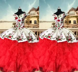 2022 Vintage Bordado Quinceanera Vestidos Vestido de Bola fora do ombro Ruffles Organza Satin Sweet 16 Meninas Prompreendão Vestido BES121