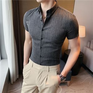 Плюс размер 4XL-M Летнее с коротким рукавом полосатая рубашка мужская одежда британский стиль Slim Fit Business Formance одежда платье блузки 220322