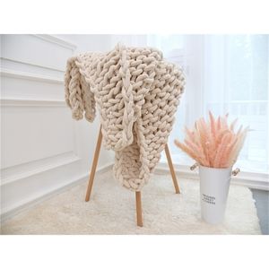 Ins Nordic Fashion Hand Chunky Knitted Chenille Blanket Thick Yarn Woollike Polyester Bulky Winter Soft Warm Knitted Blankets 201111