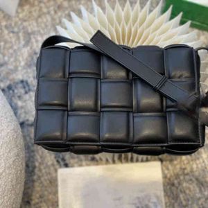 حقيبة الكتف نساء حقيبة يد جديدة الرسول الكلاسيكي الشهير Crossbody Plump Palump Leather Leather Thight Fashion Designer Lady Wallet 1123