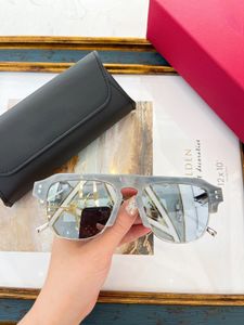 V Glass de sol com os óculos de sol Cut-blasses Summer Round Face Anti-UV Trend Trend Glasses 2022 New Women's Large Frame Elegante