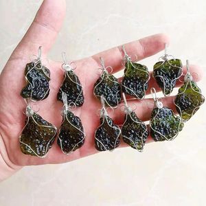 Collane con ciondolo Moldavite Verde Aeroliti Pietra di cristallo Energia Apotropaica Collana con corda libera Salute dalla guarigione ceca Reiki 001Ciondolo