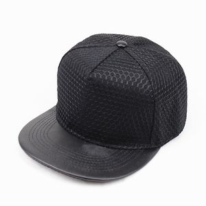 Designers de mode Nouvelles casquettes Mesh Cousage Hipster Men and Women Brim Hip Hop Hop Corean Leather Royaume Couleur solide Board Baseball CAP