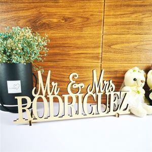 Benutzerdefinierte MrMrs Nachname Holztisch Hochzeit Party Dekoration Schilder Personalisierter Ort für Dekoration D220618