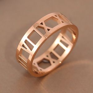 Design clássico rosa banhado a ouro anel de aço inoxidável oco numerais romanos anel jóias para o presente das mulheres do casamento