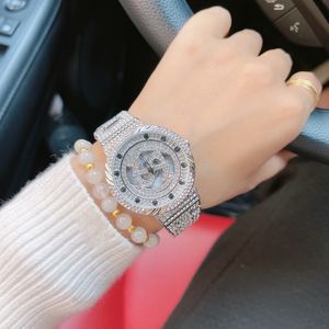 Zegarki kwarcowe zegarek skórzany pasek szafir Waterproof Waterproof wzór Montre de lukse 38 mm Women Diamentowe zegarek