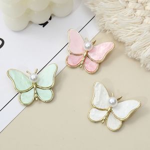 Koreansk version Super Pearl Butterfly Brosches Women's Simple Alloy Brosch Pin Pretty Diy Clothing Presenttillbehör Bulkpris