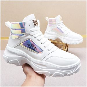 Designer trend män helt ny bländande färg blandad snörning skor kausala lägenheter moccasins punk rock sport promenad sneakers