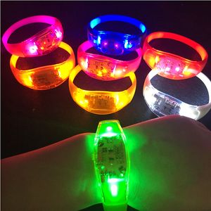 LED Toy 7 Color Sound Control blinkande armband Ljus upp Bangle armbandsmusik Aktiverad nattljus Klubbaktivitetsfest barer Disco Cheer Toys