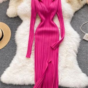 Singreiny Kvinnor Koreansk stickad Klänning Långärmad V Neck Elastisk Slank Penna Es Höst Sexig Bodycon Split Sweater 220402