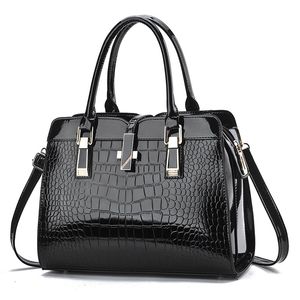 PTH Women Black Burse and Bolsa Bolsa Moda Casual Bolsas quadradas de alta qualidade Grace Bolsa de mensagens de ombro exclusiva de designer