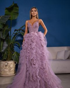 Ruffles tulles prom kl￤nningar spaghetti remmar tiered kjolar party kl￤nningar v nack p￤rlor applicerad skr￤ddarsydd aftonkl￤nning