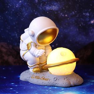 Gece Işıkları Astronot Işık Zafer Selam Spaceman Reçine Heykel Oturma Odası Çocuk Yatak Odası Başucu Masa Lambası Decornight