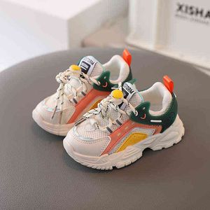 Storlek 21-30 Baby Walk Shoes 2022 Vår sommar Autumn 1 till 6 år andas Mesh Boys Girls Sneakers Children's Sports Shoes G220527
