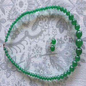 Grön jade halsband och studörhänge set