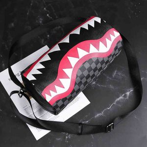 Yeni Erkek Silindir Duffel Çantası Kişiselleştirilmiş Köpekbalığı Desen E biriken Çanta Moda Trendi Tek Omuz Çantası Hafif Parti 220623