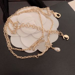 Naszyjnik projektantek dla kobiet naszyjniki perłowe Panie Projektanci biżuteria Wisiant C złota łańcucha bransoletka