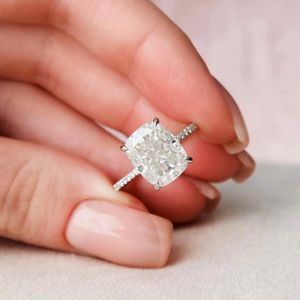 Cluster Rings RandH 5.5ct 11 9mm Elongated Cushion Cut Solitaire Moissanite 14K Solid Gold For Wedding Luxuery Bridal Women's RingCluste