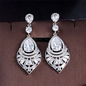 Vintage Charm Water Drop Earring Designer för Woman Party AAA Cubic Zirconia Copper Smycken White Diamond Earring Silver Plated Earrings Women Valentine's Day Gift
