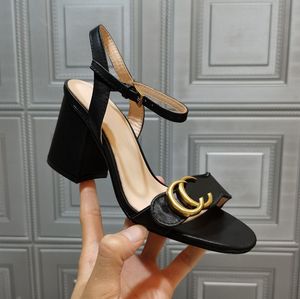 Yaz kadın moda ayak bileği kayışı yüksek flat topuklu sandalet çift g altın metal toka bayanlar lüks ayakkabılar 34-41 terlik