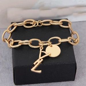 Vrouwen Designer oorbel goud armband sieraden bangle mode zilveren ketting link hangende armbanden voor vrouwen bruiloft luxe hoepel oorbellen 2022