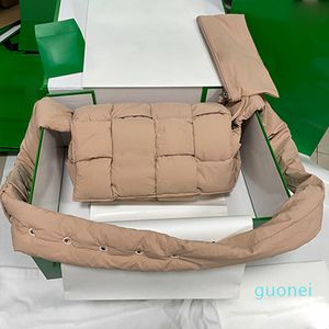 Designer B Crochet Nylon Tofu Bags Fluffy Down Fylld flätad axelväska väv korsk kroppsflik midjepåse Justerbar rem 0562