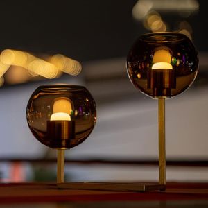 テーブルランプクリエイティブトレンディバーカフェレストランデスクトップウォームライトコードレスホームベッドサイドランプホリデーパーティー装飾LED照明テーブル