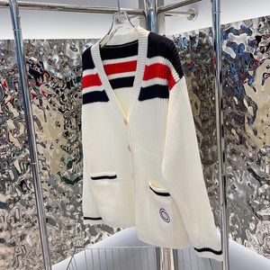 Kobiety z wysokiej jakości swetry Spring Fall Knit Kardigan Cardigan Płaszcz Trendy Stripe Wzór SWEATO PŁOTKI KIECIKOWE