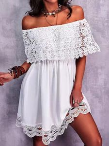 Casual klänningar sexig en axel spets broderi mini klänning sommar elegant rygglös ihålig vita kvinnor snedstreck loss
