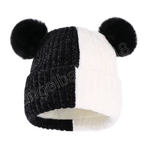 Cappello lavorato a maglia patchwork bianco nero Baby Autunno Inverno Cappelli a cuffia caldi per bambine e ragazzi Simpatico berretto con doppio pompon