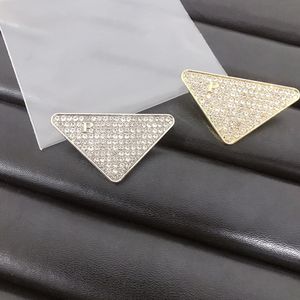 Broche com Letras de Strass Brilhantes com Carimbo Ouro Prata Feminino Homens Broches com Letras Triangulares Alfinete de Lapela de Terno