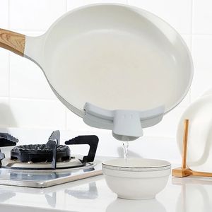 Spill-proof kitchenware pots round mouth edge deflector duckbill liquid deflector soup pourer kitchen gadgets