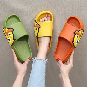 Moda tasarımcı çocuk gençlik yürümeye başlayan çocuk sandalet terlikleri en kaliteli yaz plaj slayt kauçuk terlik çocukları flip flop karikatür ördek kalın platformu ebeveyn ev banyo