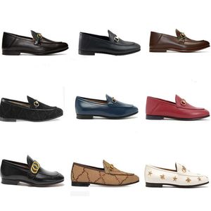 Sapatos clássicos femininos lisos 100% autênticos de couro fivela de metal sapato casual de couro feminino Mules Princetown Men Trample Lazy Loafers sapatos de grife tamanho 35-46