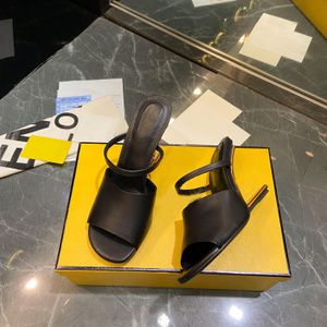 Toppkvalitet Casual Shoes Designer Sandaler Första kvinnor Slides Läder Högklackade fårskinn Stiletto Sandal Gold Metal Diagonal F snidad lyx