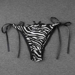 2022 Sexiga Leopard Thong Kvinnor Lace Bow Strappy Perspektiv Underkläder Kvinna Bomull Personlighet T-Pants G-String W220324