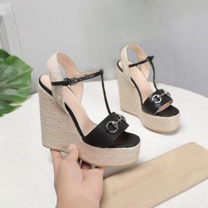 Sandálias femininas Chinelos de verão Couro envernizado Lichia Pele de crocodilo Marrom Fonce Cáqui Triplo Branco Marrom Clássico Preto Slides Moda