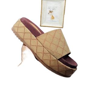 designer kvinna tofflor mode strand tjock botten tofflan klassisk plattform alfabet lady sandaler läder höga häl glider med låddammväska