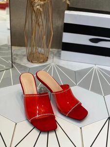 2022 Новый европейский стиль женский гладиатор Сандалии Сандалии моды Fashion Shoes fashion Fruit Color Slippers Круглый украшение румы