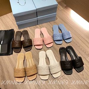 Designertofflor Dammode Lyx 2023 Nya Slides Strandtofflor Fritidsskor Bekväma fårskinnssandaler Lädersula