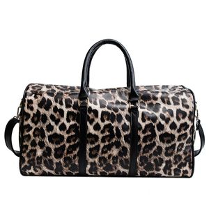 2022 mode Reisetasche Frauen Duffle Handgepäck Tasche Leopard Druck Reise Totes Damen Große Übernachtung Wochenende Bags2758