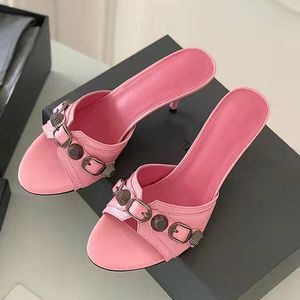 Summer New Slippers Round Toea Women Retro Rivet Buckle Strap Lady Shoes Fashion High Heels Hot Shoes Metal Decorative Open Toe