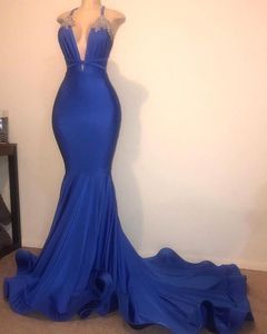 Royal Blue Prom Klänningar Sexig Plunging Halter V Neck Pärlor Topp Ruffles Long Mermaid Evening Party Gowns för Kvinnor Celebrity BC12000