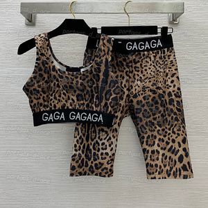 Conjunto de shorts de sutiã para yoga feminino com letras impressas em tecido agasalho esportivo de verão acolchoado para fitness