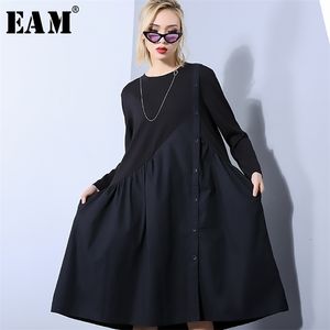EAM New Autumn Winter Round Neck Long Sleeve Black Loose Pleated Irregular Split Joint Dres Fashion T200106