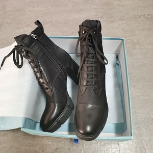 مصمم البلاك الكاحل أحذية النساء عالية الكعب 9.5 سنتيمتر منصة الأحذية أعلى جودة جلد طبيعي الأسود الدانتيل يصل الأحذية المطاط مكتنزة مع مربع رقم 256