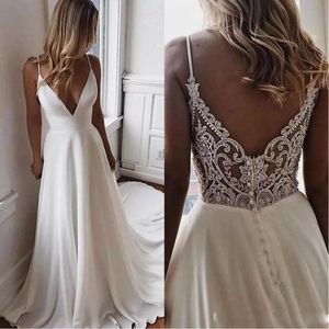 Ny ankomst V Neck Beading Wedding Gowns Appliques Sexy Empire Enkel Elegant Boutique Bröllopsklänning