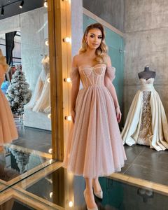 2022 Pink Sirena Dress Prom Dresses Lunghe Black Girls Gold Lace Applique Sweep Train Formal Party Sera Abiti da sera Dolce 16 Abiti