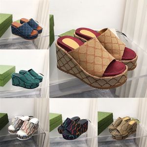 Designerskie Sandały Sandały Kapcia Kopania Flip Flip Flops Flops Flops Fashion Platforma klin haftowa galaretka gumowa skórzana sukienka buty wysokie obcasy 35-43