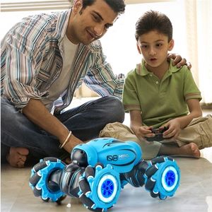 D876 1:16 4WD RC CAR R Жестный индукция Музыка Светлый Твист Высокоскоростный трюк пульт дистанционного управления вне дорожного автомобиля автомобиль модель 220429